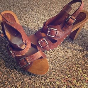 BCBG Wooden Brown Leather Heeled Sandals